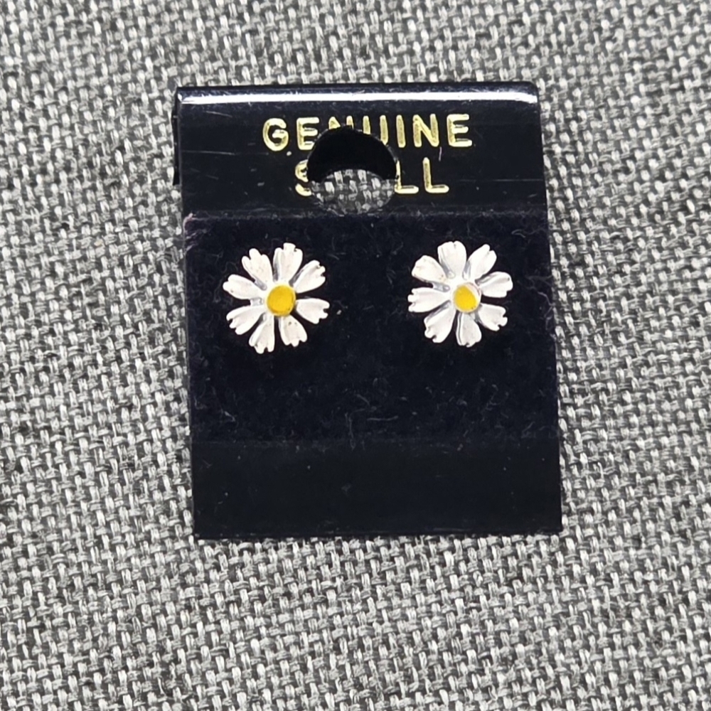 Daisy Flower Stud Earrings